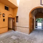Guesthost - Basilica Of San Francesco Apartment Siena